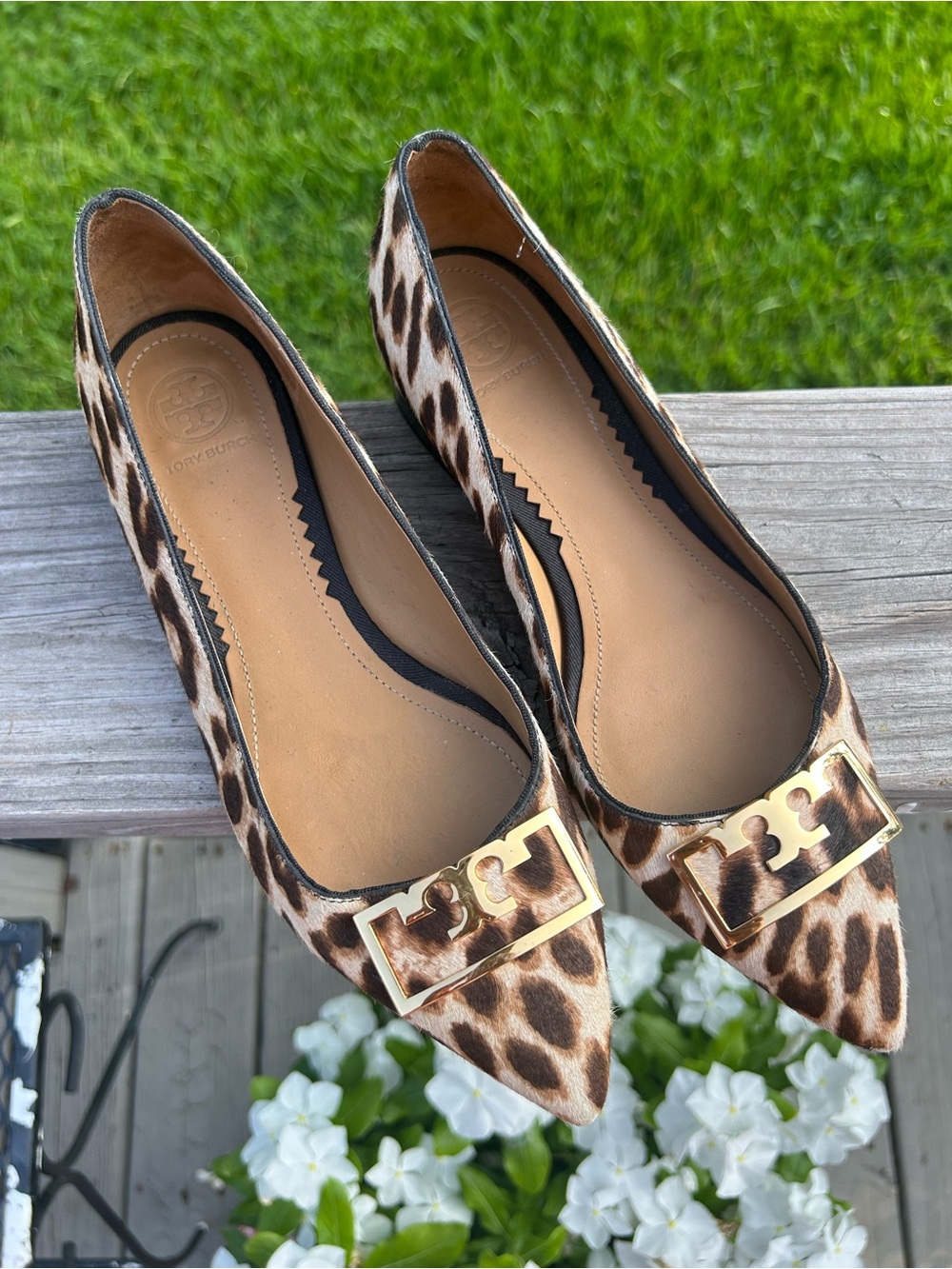 Tory Burch Leopard-Print Pointed Flats with Gold Logo Accent 6.5 Leather - Picture 2 of 9